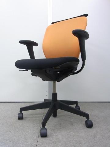 【中古】プラオチェア  イトーキ（ITOKI） 肘付ローバックチェア
