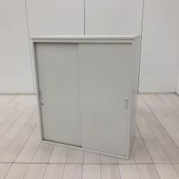 【書類の収納スペースを増やしたい方に！】■イトーキ（ITOKI）製　シンライン（THIN LINE）　引き違い書庫　2枚引き戸タイプ　ローキャビネット　■シリンダー錠　■ホワイト