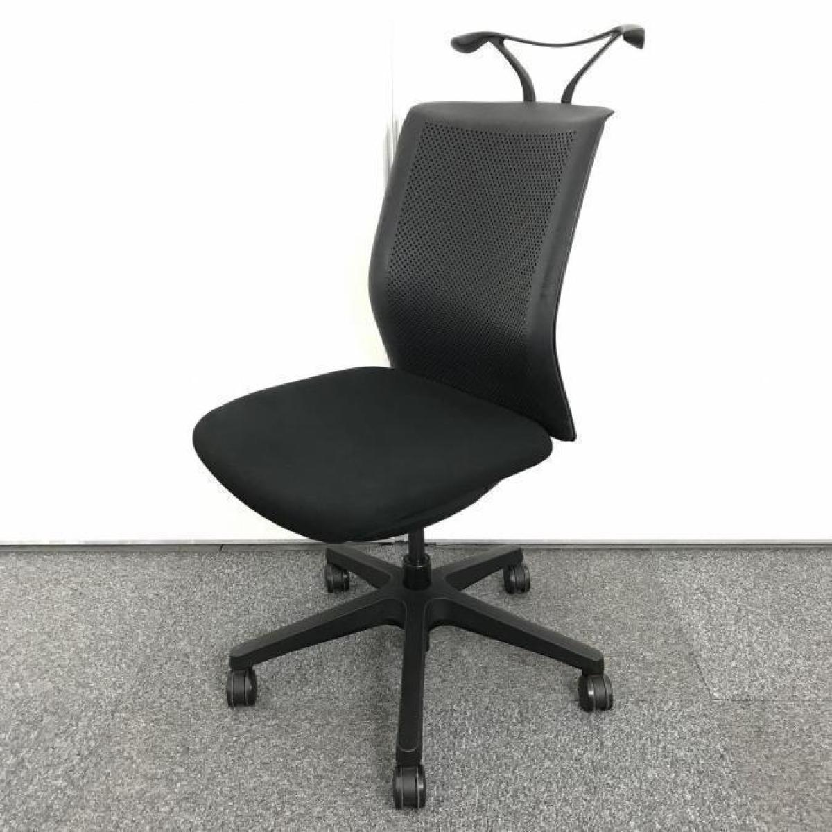 【ワークスタイルにフィットする、座る人を選ばないマルチパーパスシーティング】■オカムラ（okamura）　オムネス（omnes）チェア　　ローバック　■ハンガー付き　■ブラック【AD】
                        オムネス
                                    中古
            