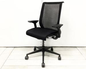 【関西倉庫在庫品】■スチールケース（Steelcase）製　シンク（think）チェア　肘付ハイバック　メッシュバックタイプ　■ブラック【あなたの座るを考える！　ワイヤー構造が体を支える、有名海外メーカー製の定番チェア！】