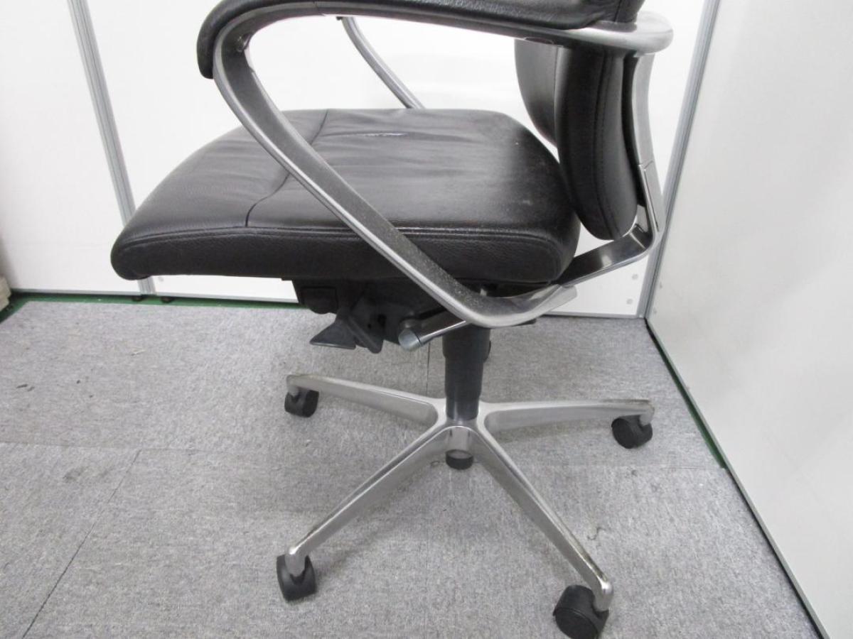 イトーキ　プレクサスチェア　ハイバック　肘付　本革　オフィスチェア　美品 中古】プレクサス イトーキ/ITOKI 肘付ハイバックチェア 579985 - 中古