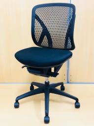 【背中全体を包み込むような安定感！】■イナバ（INABA）製　イエラ（yera）チェア　肘無しローバック　■背面：メッシュ×ブラック