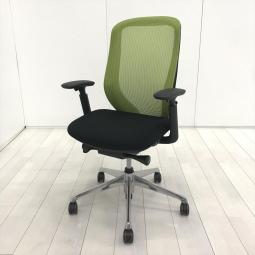 【前傾チルト機能付き！オカムラ製品で最も人気を集める高機能メッシュチェア！】■オカムラ(okamura)製　シルフィー(Sylphy)チェア　肘付ハイバック　■可動肘　■背面メッシュ：ライムグリーン　■座面クッション：ブラック
