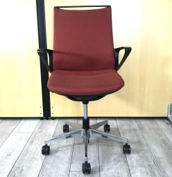 【優しく包み込むような快適な座り心地！】■オカムラ　モードチェア　肘付　レッド　■モダンな空間を演出！インテリア性の高い人気チェア！【okamura　mode】★4