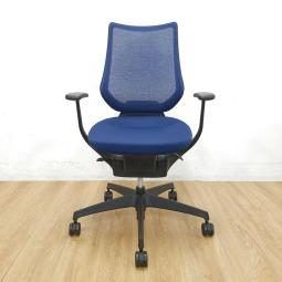 【いままでなかった機能を搭載！】■コクヨ　イングチェア　肘付　ネイビーブルー　■未体験の座り心地で健康促進！【KOKUYO　ing】【ABW】★6