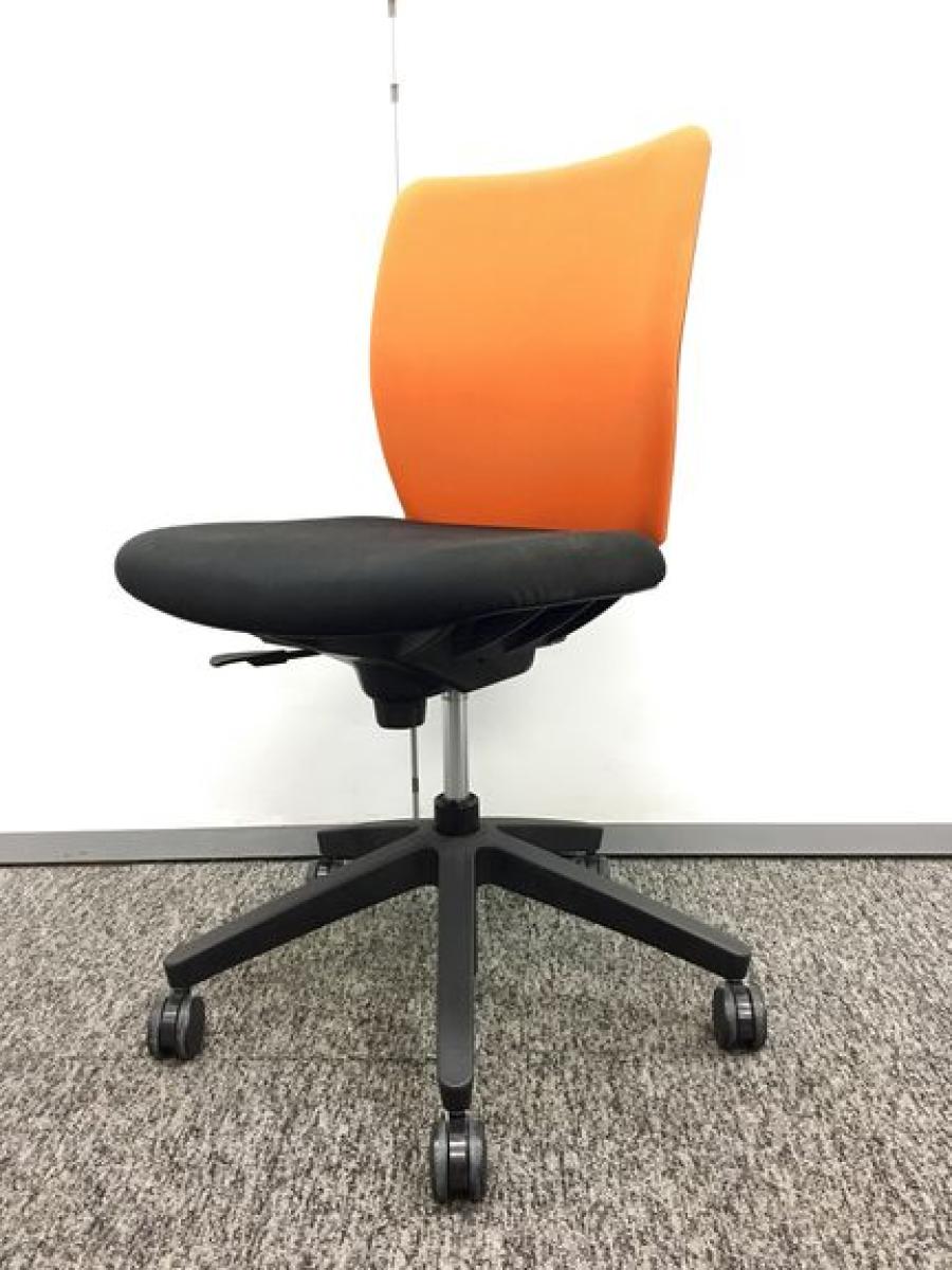 【3/17(火)入荷予定商品となります！】【定価約6万円】【多彩なワークシーンにフィット！】■ウチダ(UCHIDA)製　エポ(EPO)チェア　肘付　ローバック　■背面：オレンジ/座面：ブラック　【ワーキングチェアのスタンダードクラス！】
                        エポ
                                    中古
            