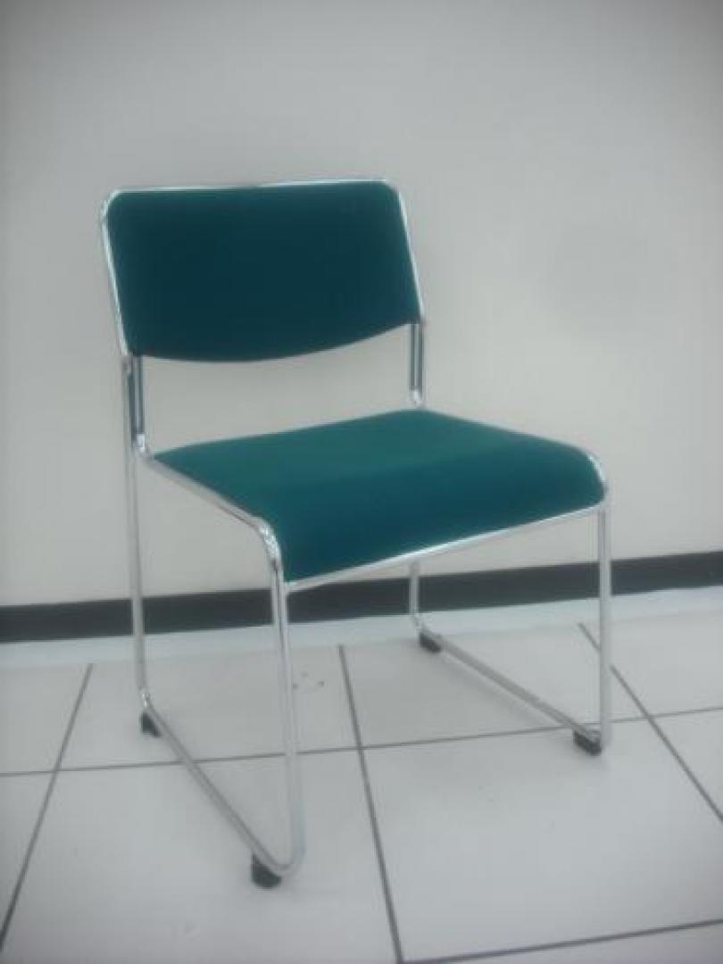ITOKＩ製　スタッキングチェア　重ねられるチェア　　グリーン【会議チェア】
                                    中古
            