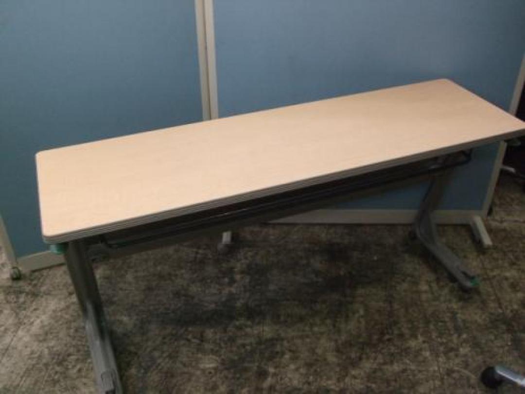 イトーキ製サイドスタックテーブル
                                    中古
            