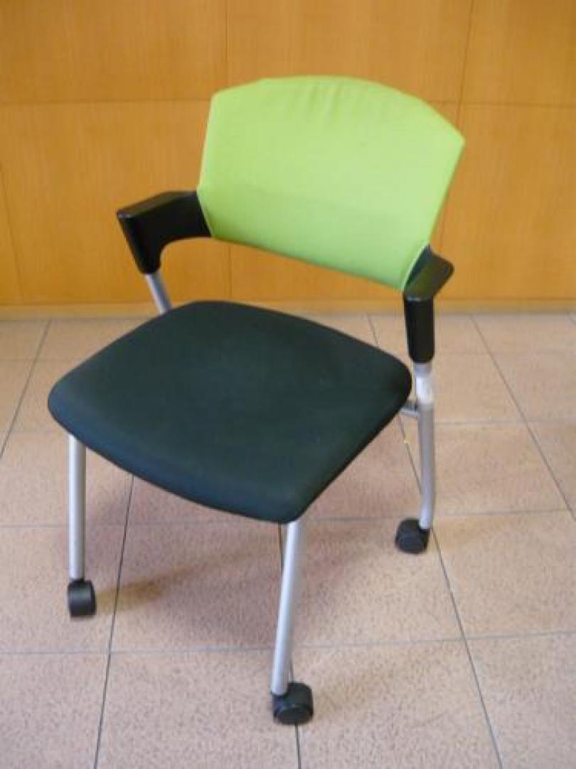 ■柔らかい座り心地と滑らかなキャスター　　→打ち合わせ・休憩用にも最適！！　■コクヨ製・プロッティ　：４脚セット販売もしてます！【会議チェア】
                                    中古
            