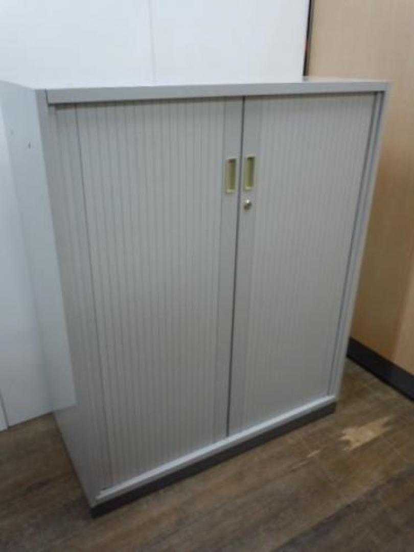 ウチダ　■　両開シャッター扉書庫　■　1台限定です！
                                    中古
            