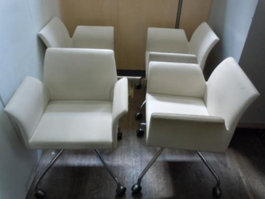 【セット商品】　ゲスト用ミーティングチェア４脚セット　■　ウチダ　■　状態良好！【会議チェア】
                                    中古
            