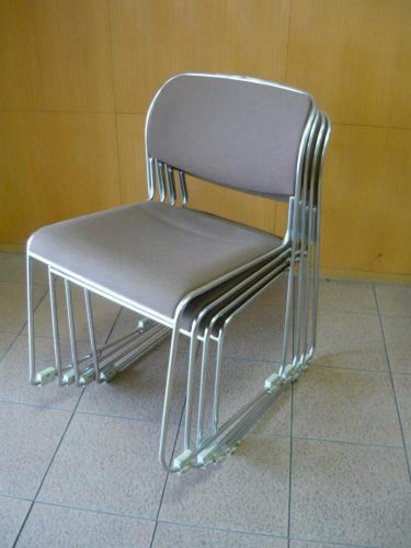 スタッキングチェア落ち着いたグレー。。。【会議チェア】
                                    中古
            