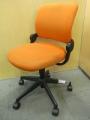 <br>【状態】ワケアリ〜座面に使用感ありのためお安くご案内中〜<br>【メーカー】コクヨ　ＫＯＫＵＹＯ<br>【商品】サイドフィットチェア　Sidefit chair<br>〜ロッキングを身体の回転軸に合わせた自然なフィット感〜【OAチェア】
