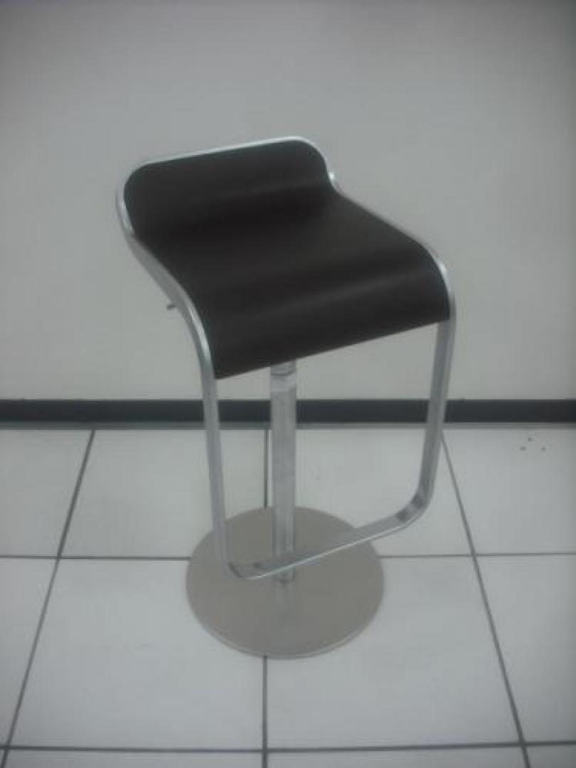 ■Lapalma×安積 伸　LEM(レム)■ 世界的に有名なカウンターチェアです。曲線の座面が美しい♪ 
                                    中古
            