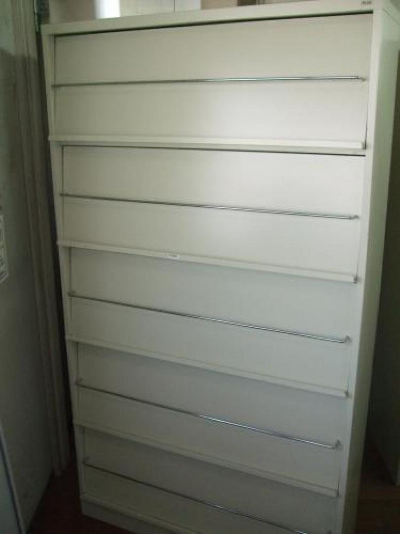 ☆★　プラス　雑誌架　1800Ｈ　☆★
                                    中古
            