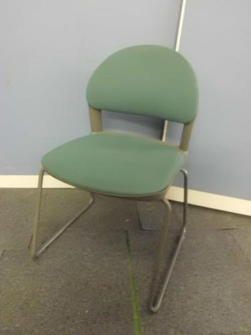 【WEB特価】　コクヨ製スタッキングチェア　【ウィンターセール】【会議チェア】
                                    中古
            