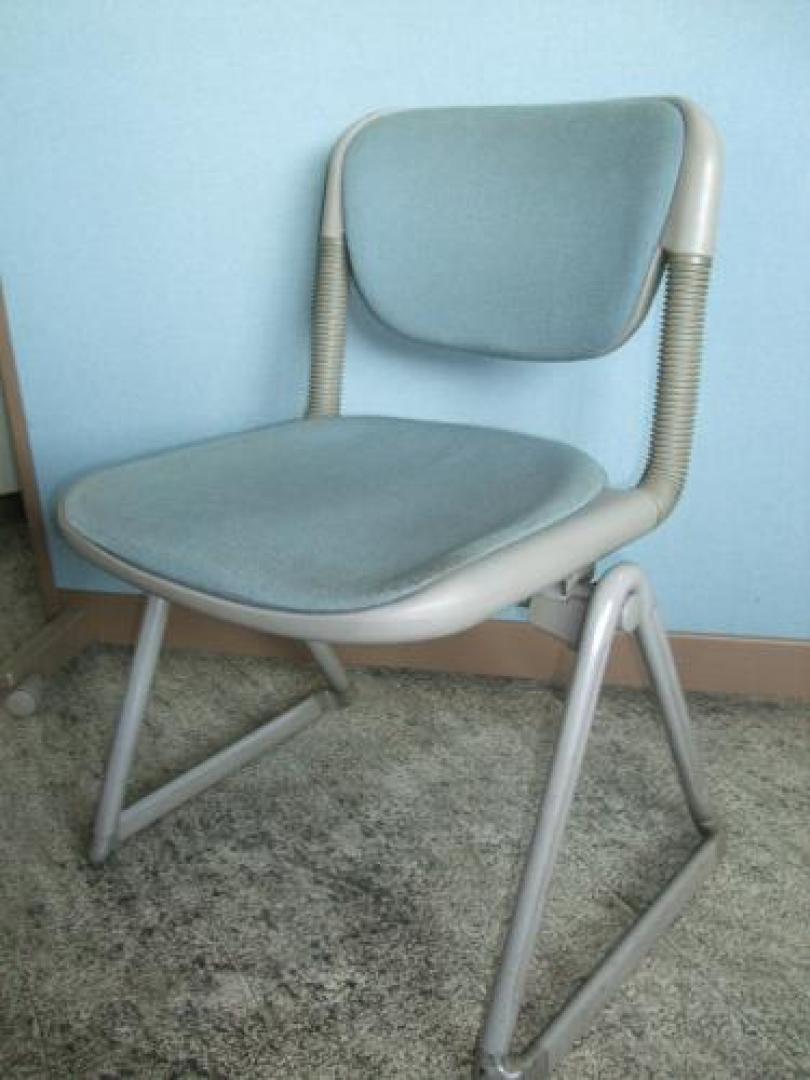 ☆★　イトーキ　スタッキングチェア　４脚セット　バーテブラ　グレー　【セット商品】　☆★【会議チェア】
                                    中古
            