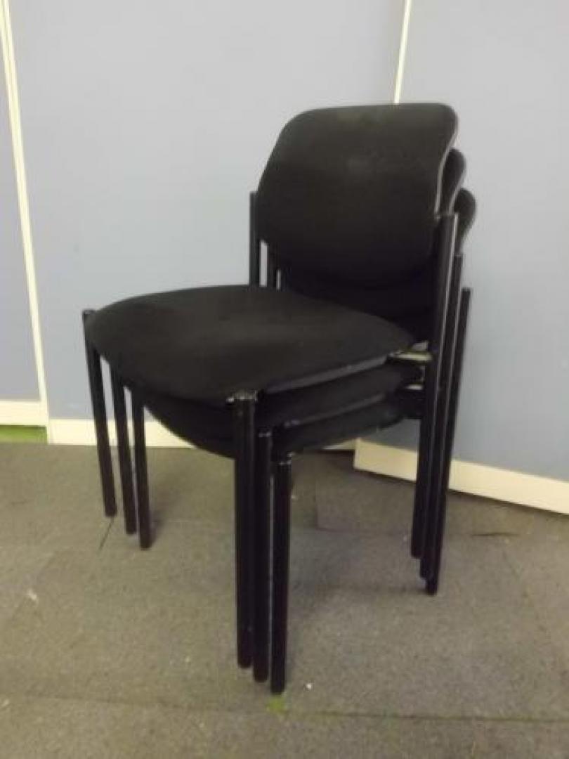 【定番の黒】　スタッキングチェア3脚セット　■座面ふかふか　【ウィンターセール】【セット商品】【会議チェア】
                                    中古
            