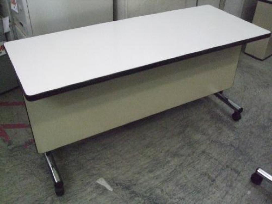 ☆★　6台入荷　サイドスタックテーブル　幕板付　Ｗ1500　☆★
                                    中古
            