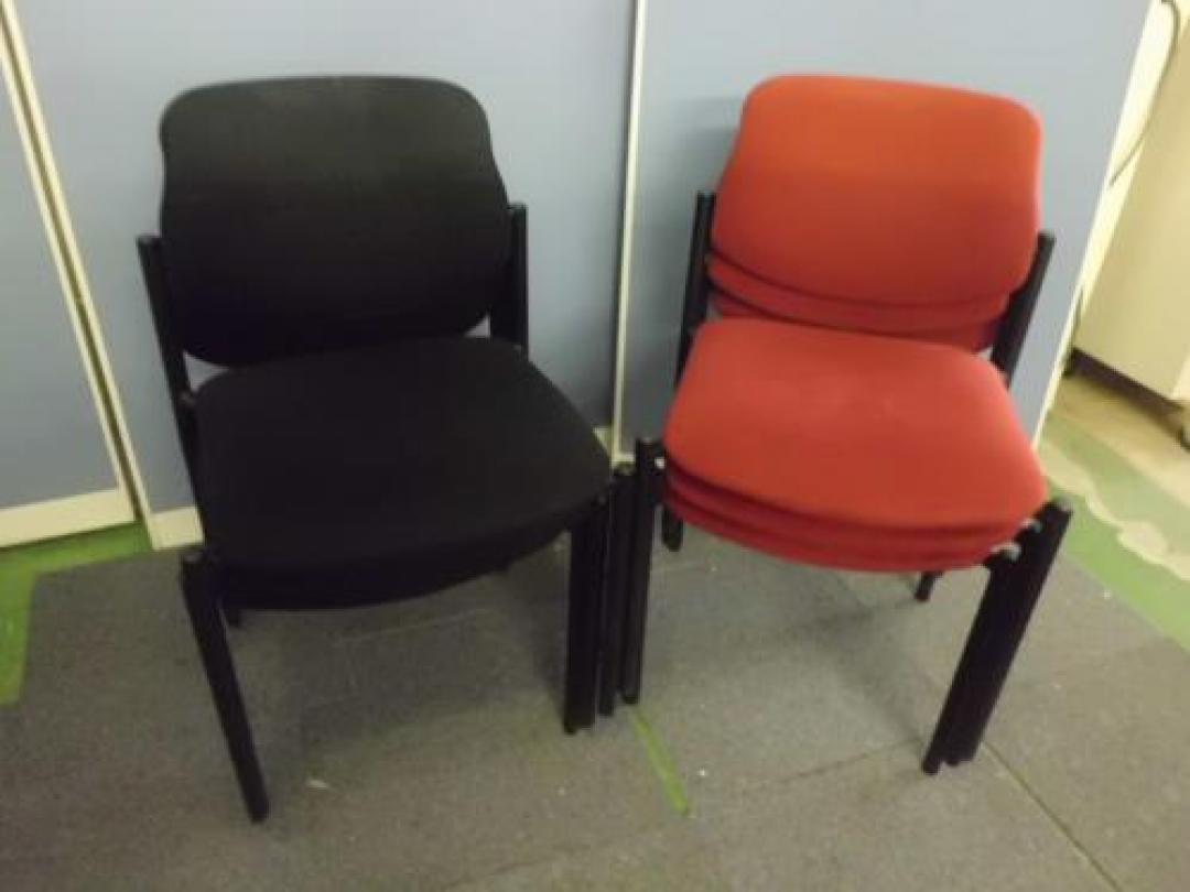 【定番の黒】【情熱の赤】　スタッキングチェア6脚セット　■座面ふかふか　【ウィンターセール】【セット商品】【会議チェア】
                                    中古
            