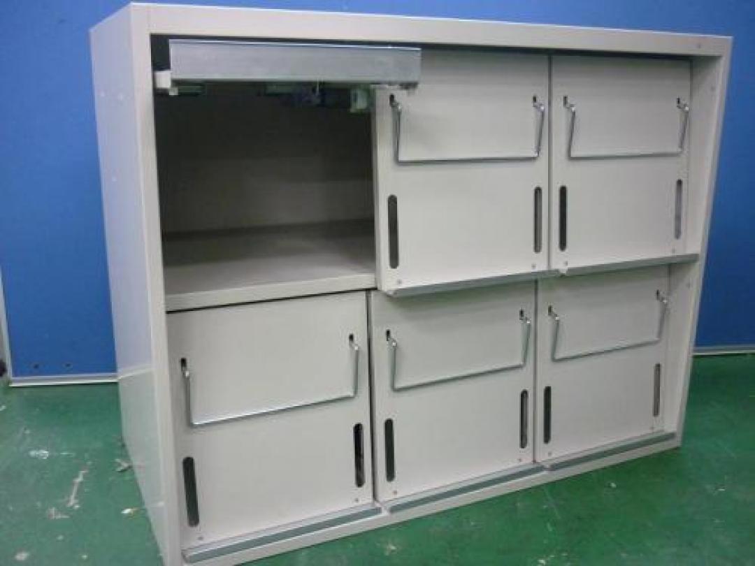 カタログやパンフレットの掲示と収納を一手に
                                    中古
            