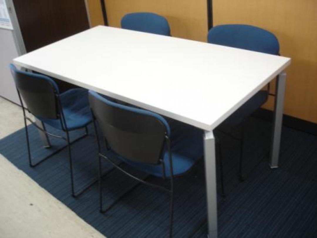 ミーティングテーブル＋スタックチェア4脚セット【セット商品】【会議チェア】
                                    中古
            