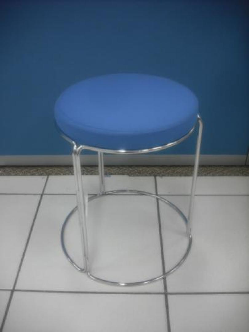 ■コクヨ 丸イス■ この美しいフォルムをご覧ください！3/12 0:00〜より、お問い合わせ開始。【会議チェア】
                                    中古
            