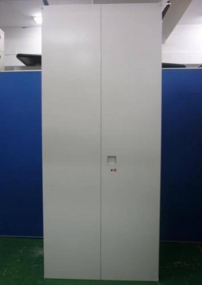 取っ手を見て！　なんなら開けに来て！　レクトラインの両開き
                                    中古
            