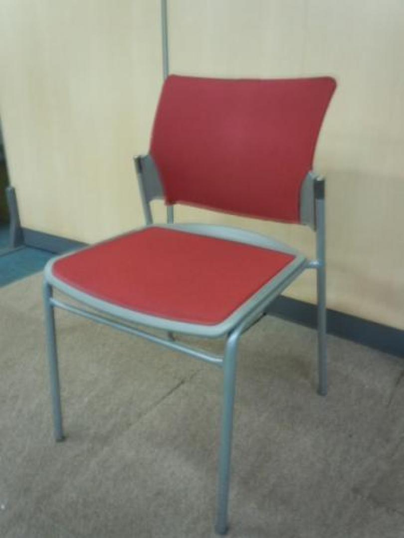 オカムラ　◆　スタッキングチェア　◆　今なら6脚揃います！【会議チェア】
                                    中古
            