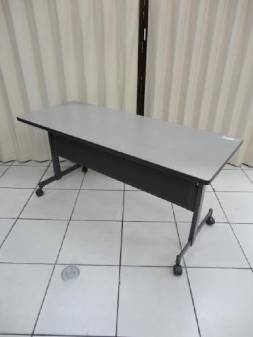 コクヨ製　サイドスタックテーブル　1560
                                    中古
            