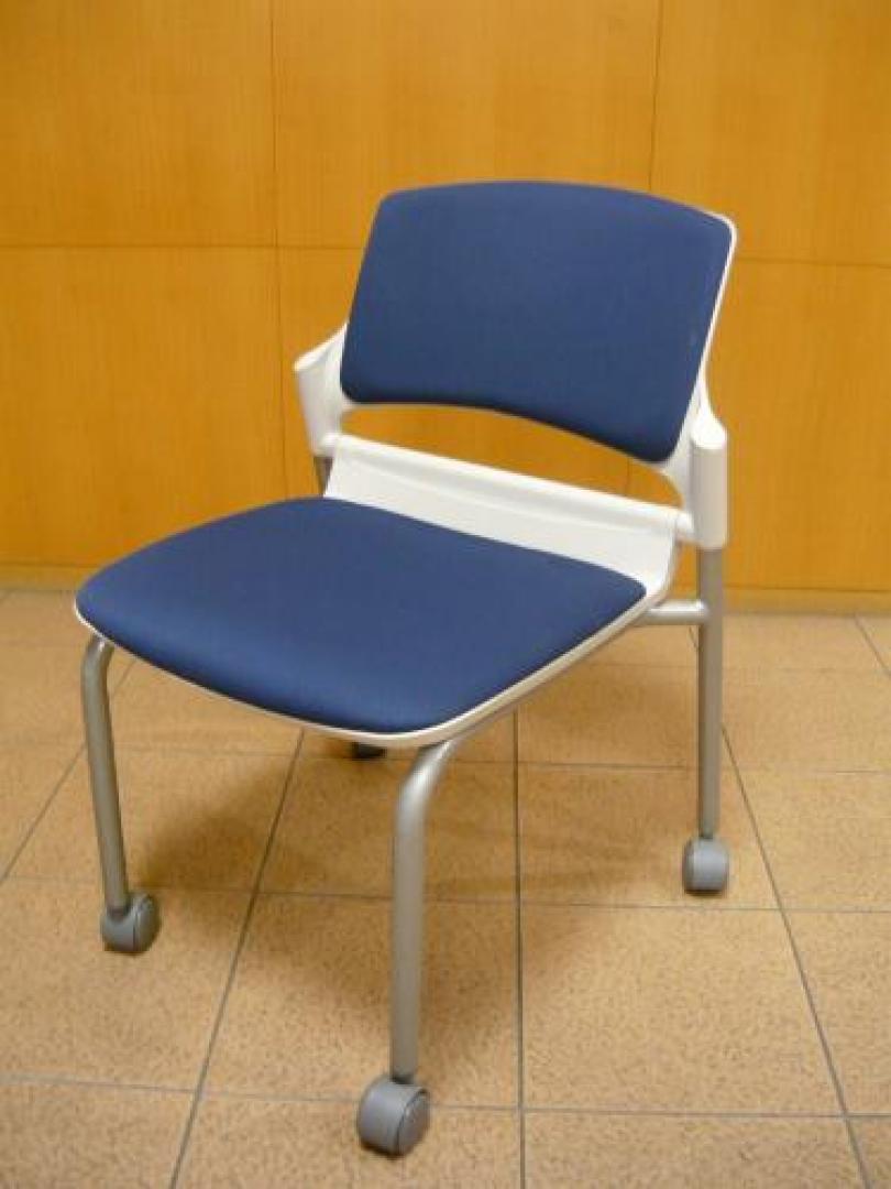 【ミーティングに最適です！】■重ねOK　■キャスター付きで移動ラク■内田洋行製　【会議チェア】
                                    中古
            