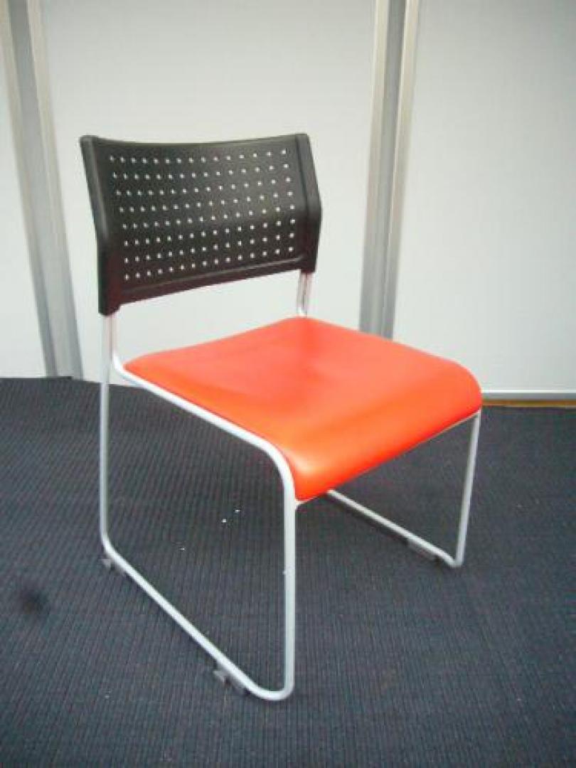 <font size=3><b><a href=http://www.officebusters.com/shop_showsai/kinshicho.php>即納キャンペーン実施中！！　大量在庫の錦糸町店へお任せあれ☆</a></b></font>ミーティングに最適　スタッキングチェア　【会議チェア】
                                    中古
            