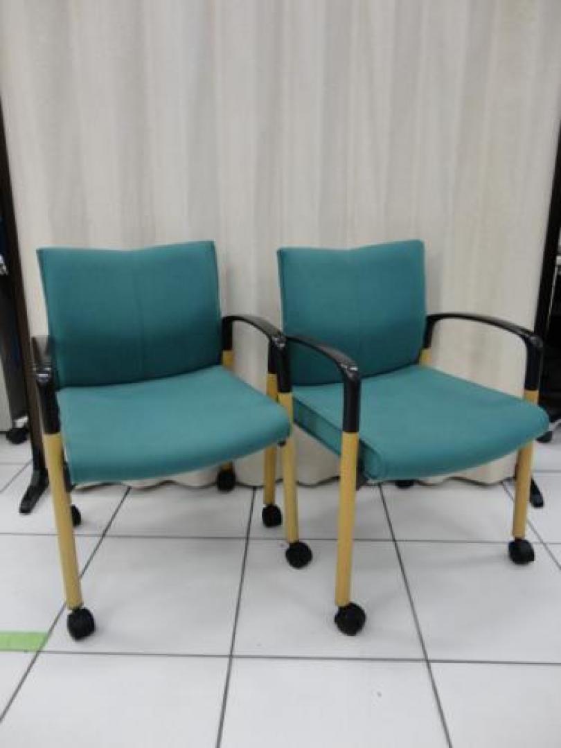 オカムラ製　ミーティングチェア　キャスター付き 2脚セット　【セット商品】【会議チェア】
                                    中古
            