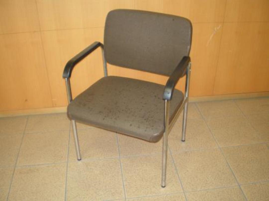 肘付きミーティングチェアー　入荷！！【会議チェア】
                                    中古
            