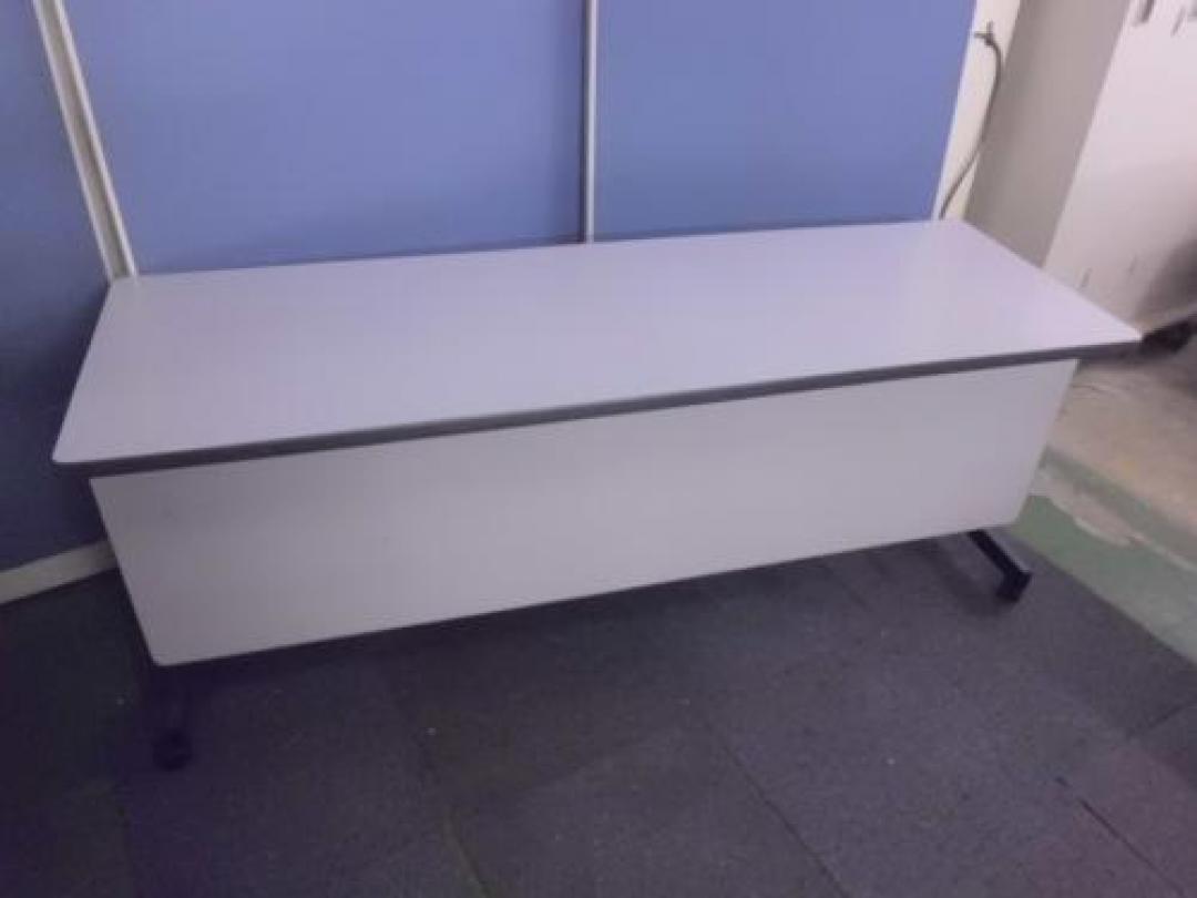 【末広がりの縁起良い価格￥8888】　ライオン製サイドスタックテーブル　■収納便利　■状態良好
                                    中古
            