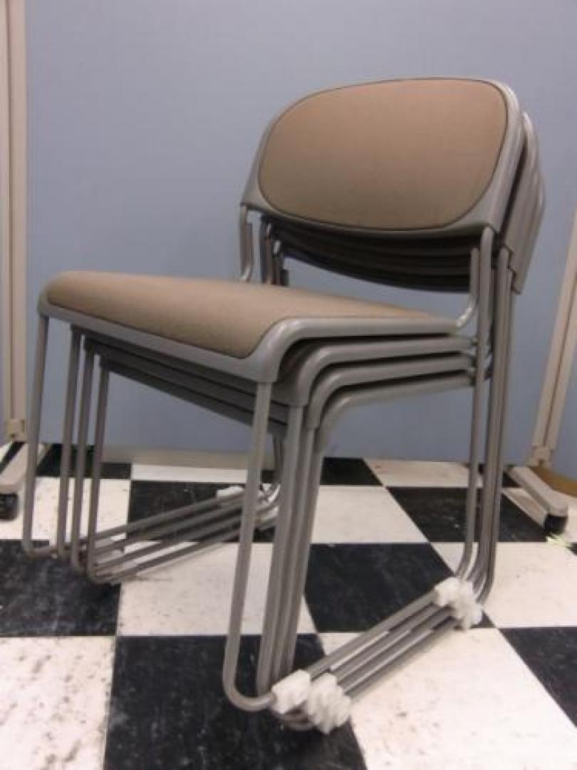 ◆状態良好◆スタッキングチェアが大量入荷。こちらは4脚セットでドドーンとご提供です。【会議チェア】
                        FNT-10・FNM-10 chair 
                                    中古
            