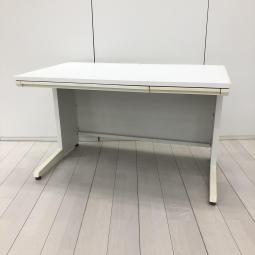 【ワイヤリング機能が充実の高品質デスク！人気のホワイト天板！】■オカムラ(okamura)製　アドバンス(ADVANCE)シリーズ　平机　W1200×D700×H720mm　■引き出し付き　■ホワイト　※日焼け有　【弊社使用欄：A01062105】