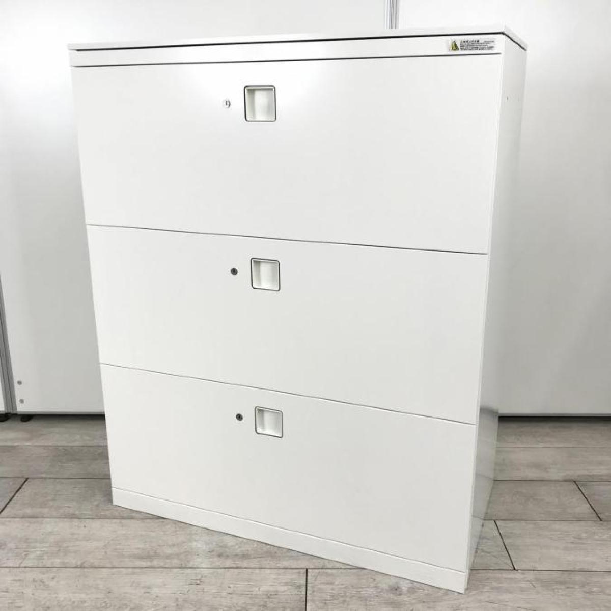 【在庫入替セール品】開け閉め楽々/収納庫/おすすめ　オカムラ（okamura）製　レクトライン（Rectline）シリーズ　3段ラテラル　ローキャビネット　W900×D450mm　■天板付き　■シリンダー鍵　■ホワイト
                        レクトライン
                                    中古
            