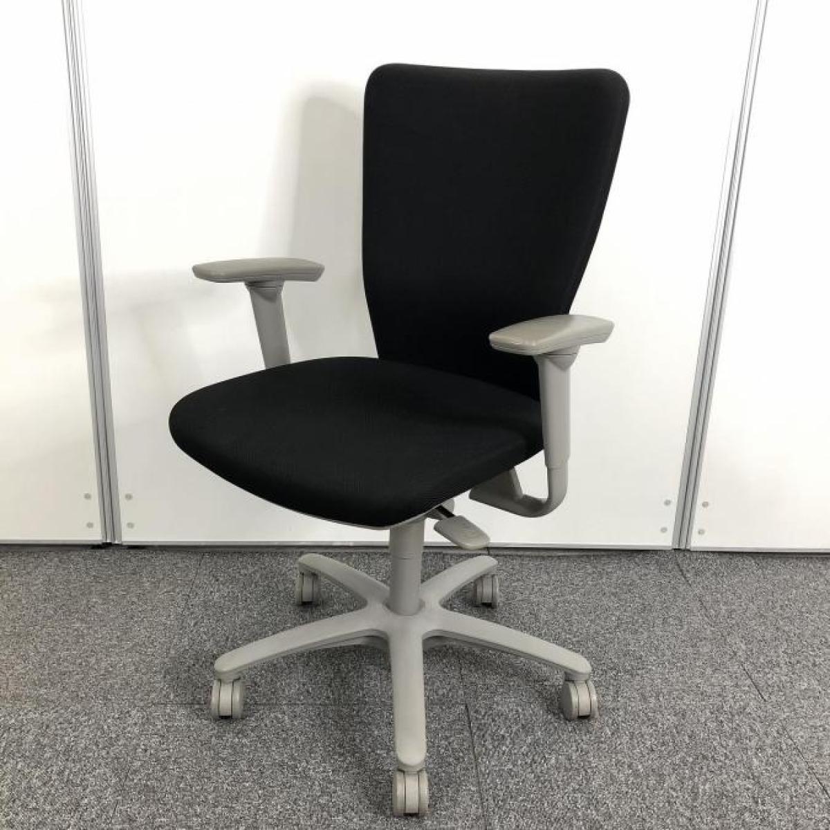 【人間工学に基づいた快適シーティング・ワーキングチェアの定番モデル！】■オカムラ（okamura）製　カロッツァ（Carrozza）チェア　肘付ハイバック　■可動肘　■ブラック×グレーシェル
                        カロッツァチェア
                                    中古
            