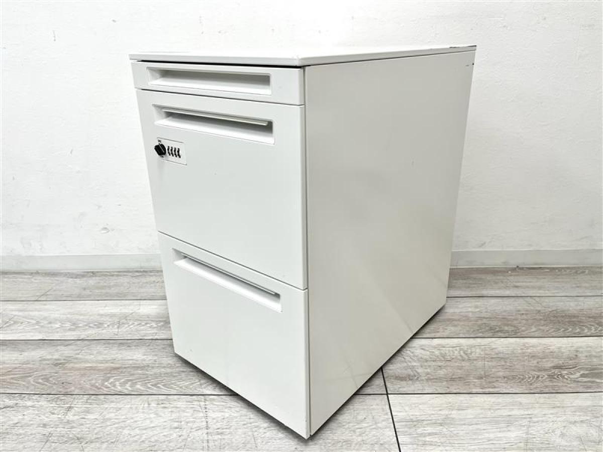 【定価約8万円】【デスク上の整理に便利！3段ワゴン！】■オカムラ/アドバンス　■ホワイト　3段ワゴン　ダイヤル錠
                        アドバンス
                                    中古
            