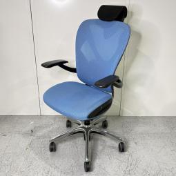 【オフィスチェアとカーデザインの融合から生まれたチェア！テレワークにも最適！！】■イナバ(Inaba)製　エクセア(Xair)チェア　肘付ハイバック　背面メッシュ　■可動肘・ランバーサポート・ヘッドレスト付き　■ブルー×ブラックシェル