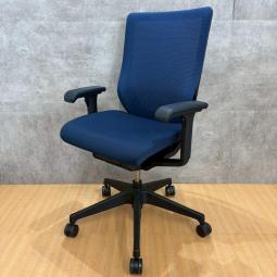イトーキ製のオフィスチェア(事務椅子) 　フリーリクライニングタイプ　ミレッザ　イトーキ　ブルー　ひじ掛け付き