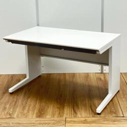 ★【T3】【商品入替のため、残り2台限り】コクヨ製　人気のIS(アイエス)　ホワイト　定番のW1200サイズ　W1200xD700xH720　事務用デスク　W1200平机！！