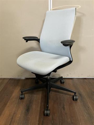 【中古】M4 樹脂  コクヨ（KOKUYO） 肘付ハイバックチェア