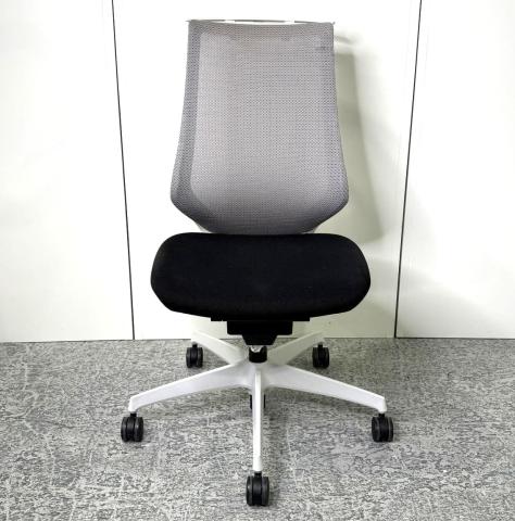 【機能充実！簡単調節で正しい姿勢へと導きます！】■コクヨ　デュオラチェア　背：グレー(メッシュ) / 座：ブラック　ハンガー付　ホワイトシェル【KOKUYO　Duora】★