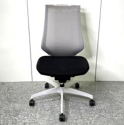【機能充実！簡単調節で正しい姿勢へと導きます！】■コクヨ　デュオラチェア　背：グレー(メッシュ) / 座：ブラック　ハンガー付　ホワイトシェル【KOKUYO　Duora】★