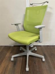 人間工学に基づいた確かな座り心地！長時間のデスクワークにもオススメ！ オカムラ　エスクード　#岐阜#愛知#三重#静岡#CS在庫