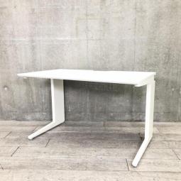 【スタイリッシュなデザインと機能性を兼ね備えたシンプルデスク！】■オカムラ(okamura)製　プロユニット(Pro Unit)シリーズ　平机　引き出し無　Ｌ字脚　W1200×D700㎜　■ネオホワイト