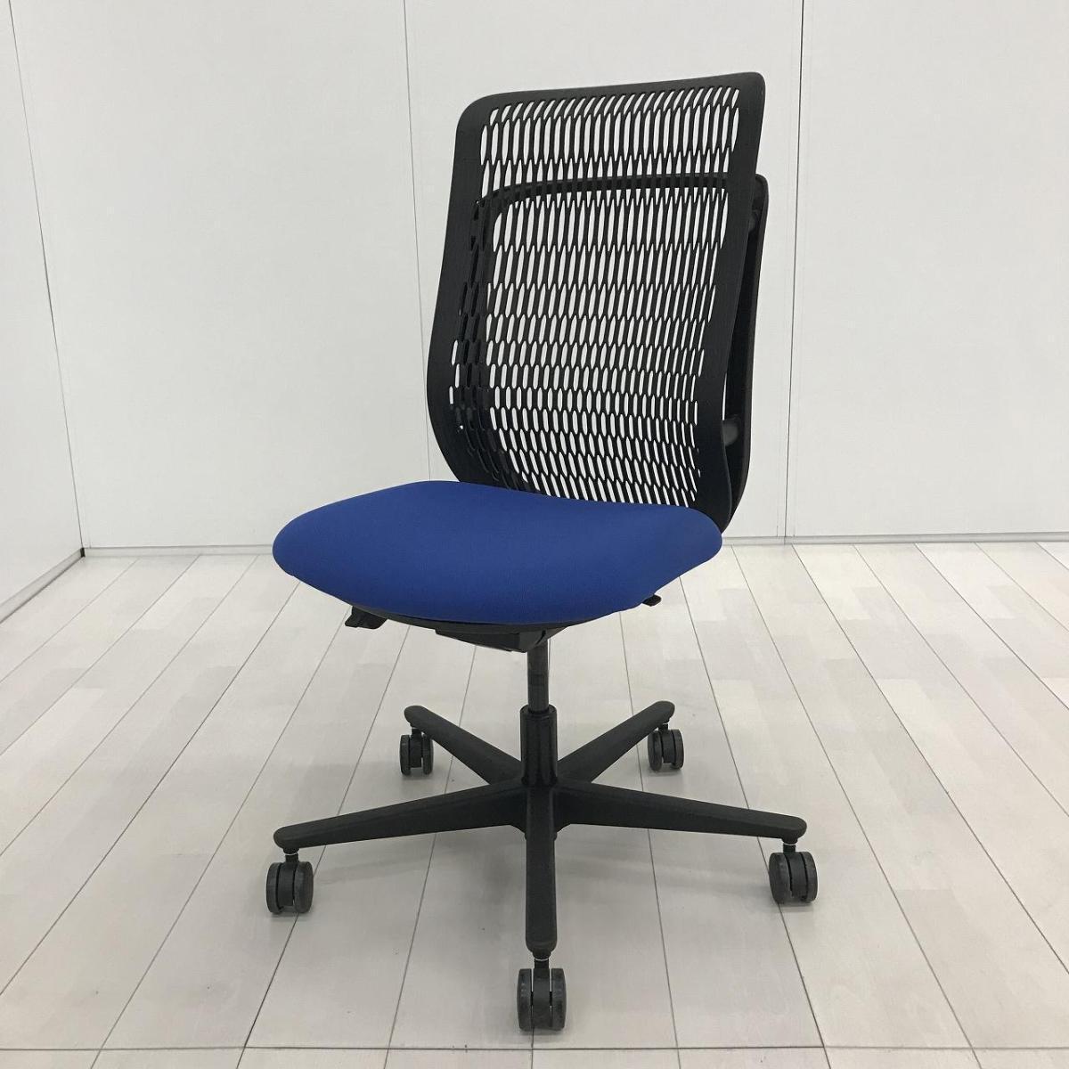 樹脂製背面の珍しいチェア！/オススメ(おすすめ) /人気商品【弊社使用欄：A01064235】■ウチダ（UCHIDA）製　AJチェア（AJ CHAIR）　ハイバック　肘無し　■背面：ブラック/座面：ブルー
                        AJチェア
                                    中古
            