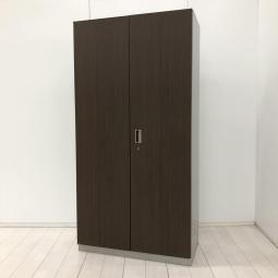 【シックなイメージで人気の木目カラー！豊富な収納スペースでオフィス書類をスッキリ整理！】■イトーキ(ITOKI)製　シンラインキャビネットR(THIN LINE CABINET R)シリーズ　両開き書庫　ハイキャビネット　H1800mm　■シリンダー錠　■扉：ブラックウォールナットD/扉内側：ブラック/側：シルバー